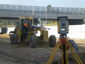 Total Station guiding 140M grader